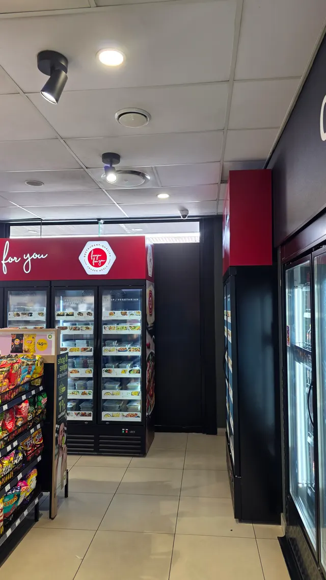 Frozen for You signage and brand details at BP Silver Lakes, view 6