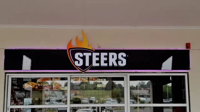 Steers — exterior signage, photograph 4