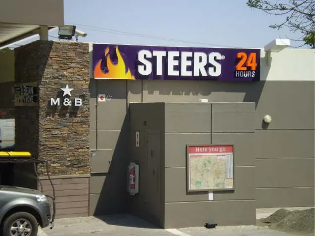 Steers — exterior signage, photograph 6